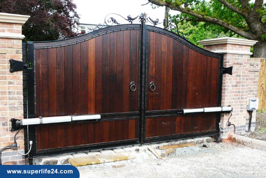 تردد از درب برقی تردد از درب برقی