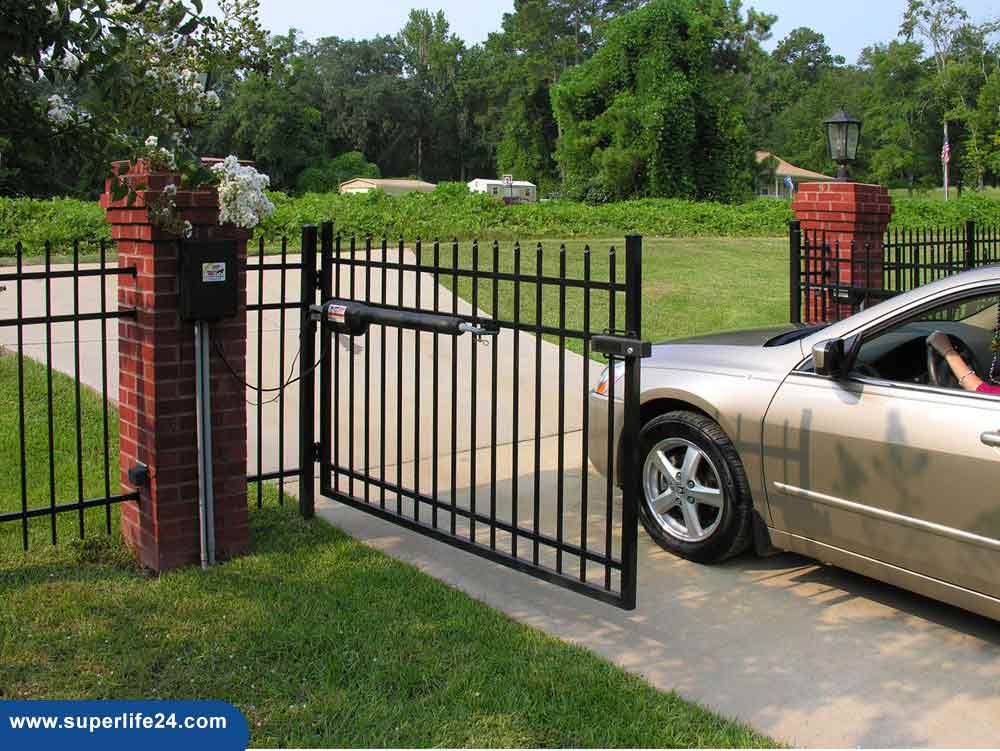 چک کردن باتری های در برقی چک کردن باتری های در برقی