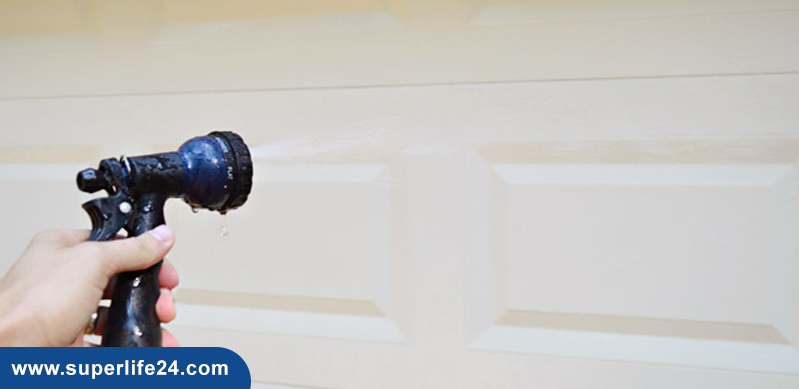 تمیز کردن درب برقی تمیز کردن درب برقی