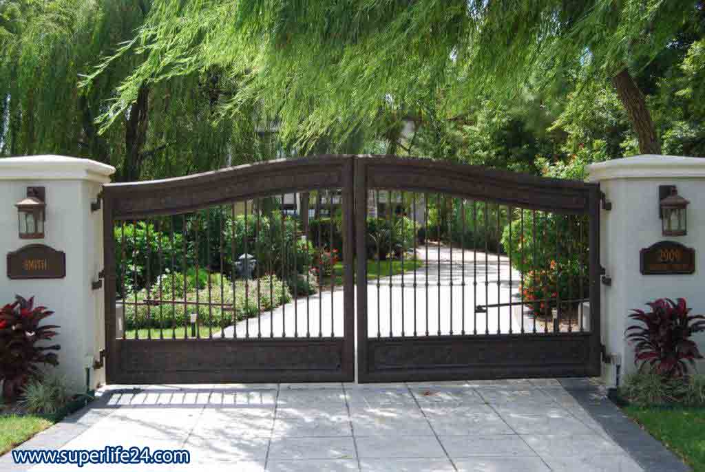 برای داشتن بهترین درب برقی چه مدل و جنسی را باید انتخاب کنیم؟ برای داشتن بهترین درب برقی چه مدل و جنسی را باید انتخاب کنیم؟