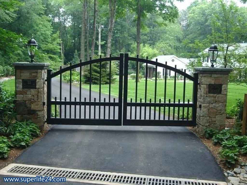 برای داشتن بهترین درب برقی چه مدل و جنسی را باید انتخاب کنیم؟ برای داشتن بهترین درب برقی چه مدل و جنسی را باید انتخاب کنیم؟